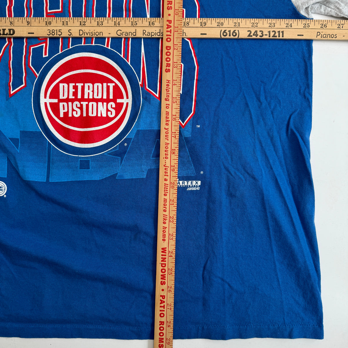 Vintage Detroit Pistons Single Stitch Hooded T-Shirt (XL)