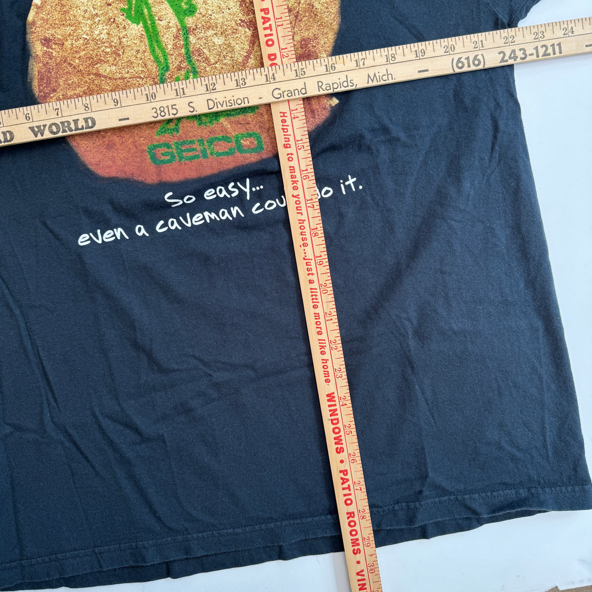 Vintage Y2K Geico Caveman Lizard T-Shirt (XL)