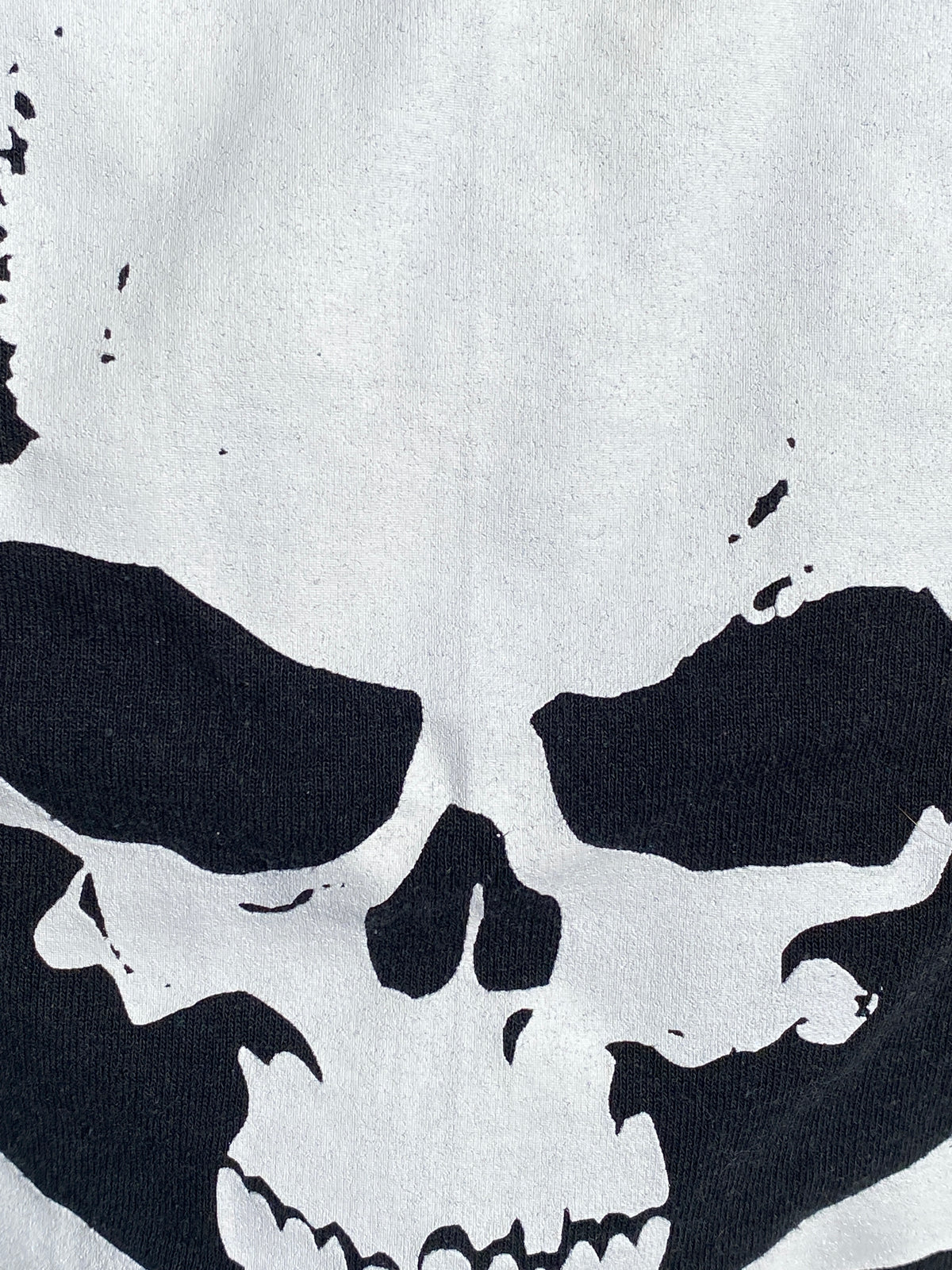 2000s Vintage Skull & Crossbones T-Shirt (Small)