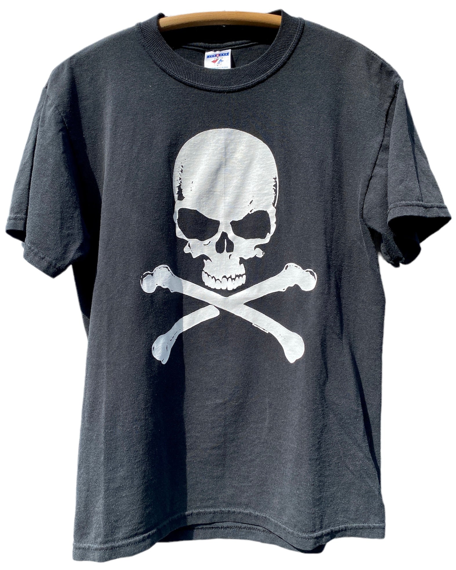 2000s Vintage Skull & Crossbones T-Shirt (Small) – Thrift Daddy 69